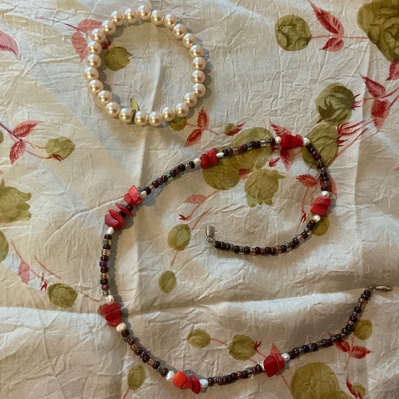 Bundle of Stunning Artisan-Made Necklace and Faux-Pearl bracelet 💗💗💗! - Picture 1 of 3